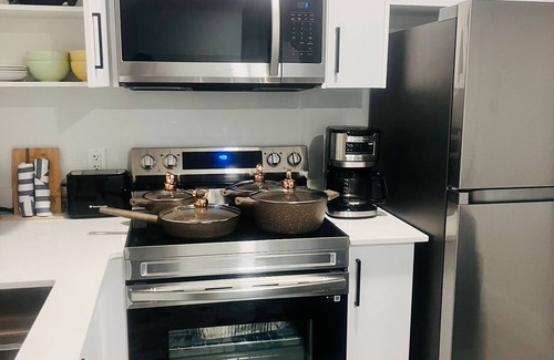 Northwest Edmonton House | Cozy 2-bedroom Suite Close To West Edmonton Mall
