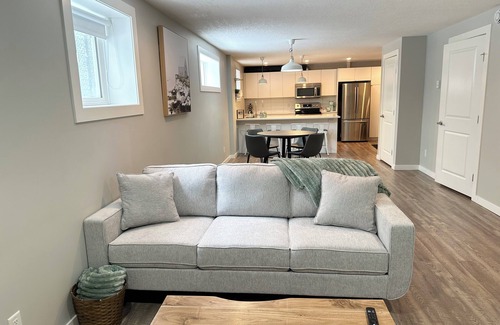 Lethbridge House | Cozy 2 Bedroom Suite Near Hiking and Parks!