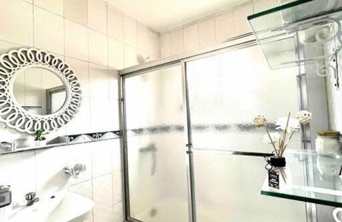 La Caleta Apartment | Cozy 2 Bedroom with BBQ and free parking