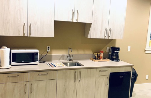 South Cambie Apartment | COZY 2 Bedrooms Suite with patio Ideally Located