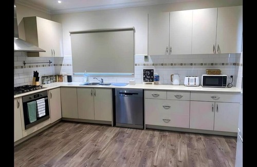 Fawkner House | Cozy 2 beds in a private room near Airport