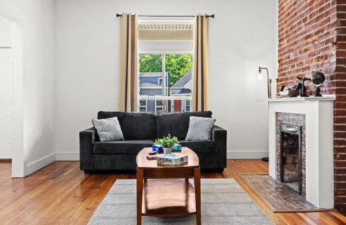 Shelby Park House | Cozy 2-Floor Home 5BR 3BA 2 Kitchens Backyard