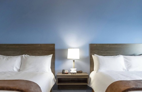 Huntersville Hotel | Cozy 2 queen hotel in delightful Huntersville up to 4 people