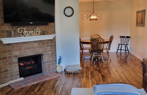 Buechel Condo | Cozy, 2 story townhouse Putting green and playroom.