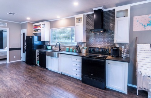 Kingston Cabin | Cozy 2021 Lake Texoma Cabin Close To Everything!