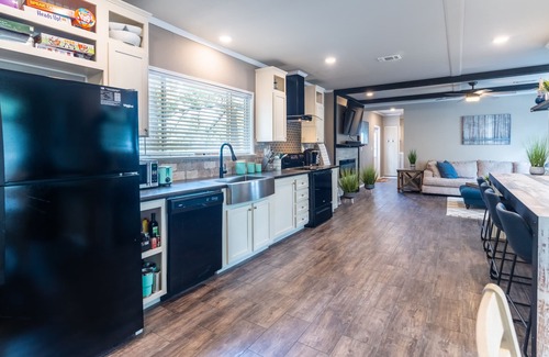 Kingston Cabin | Cozy 2021 Lake Texoma Cabin Close To Everything!