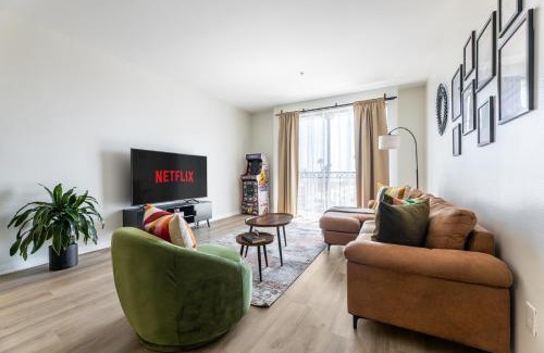 Del Rey Apartment | Cozy 2BD Retreat in MarinaDelRey!Free Parking and Swiming Pool