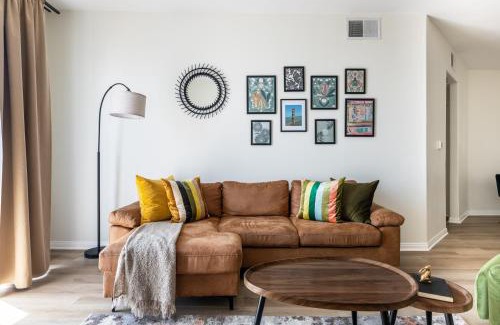 Del Rey Apartment | Cozy 2BD Retreat in MarinaDelRey!Free Parking and Swiming Pool