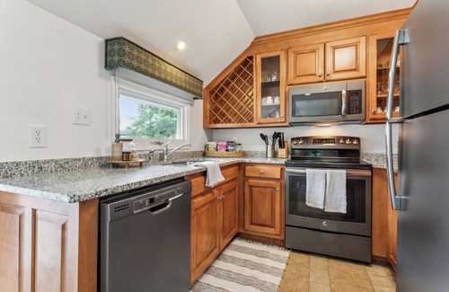 Kingsmill Condo | Cozy 2BR Condo in historic Williamsburg- 5 minutes to Busch Gardens!