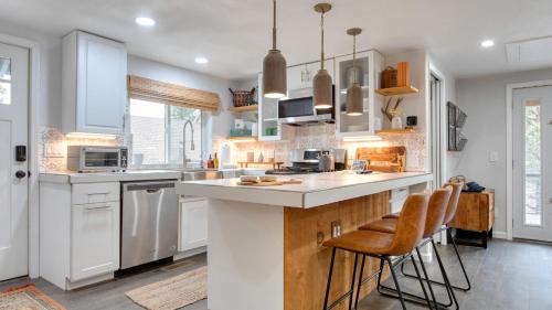 Fawnskin House | Cozy 2BR Fawnskin Cabin Big Bear Lake Hiking Trails Snow Summit Nearby