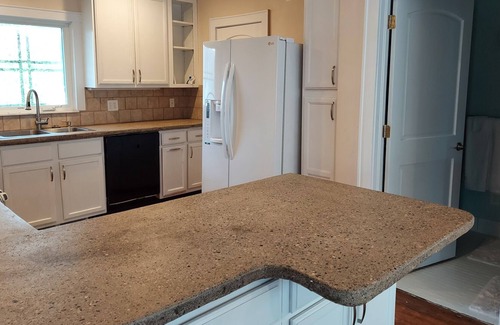 Hilltop House | Cozy 2BR House in Quaint Neighborhood, Minutes from Downtown