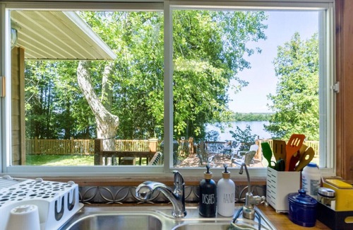 Plantagenet House | Cozy 2BR + Loft | Game Room & River Nearby