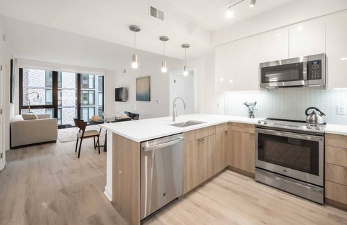 NoMa Hotel | Cozy 2BR nr Metro | Keyless Entry, 24hr Concierge & Gym