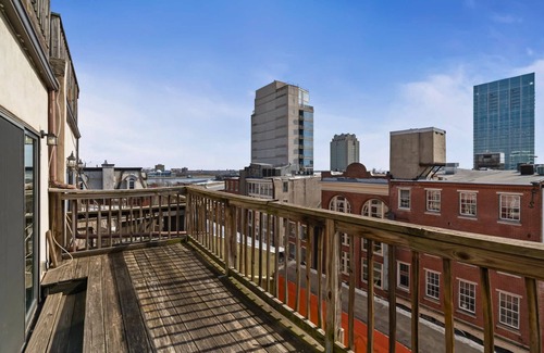Old City Apartment | Cozy 2BR Retreat in the Heart of Old City