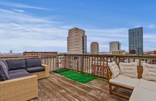 Old City Apartment | Cozy 2BR Retreat in the Heart of Old City
