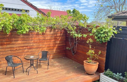 Mentone House | Cozy 2BR Unit Near Beach and Shops in Mentone