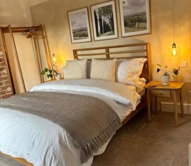 Rhyd-y-foel House | Cozy 3-Bed Cottage with Hot Tub