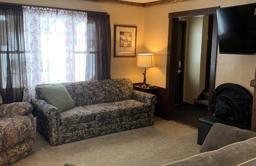 Montreal House | Cozy 3 bedroom 1 bath house centrally located