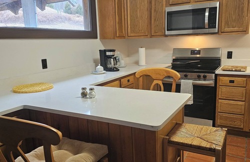 Woodbury Cabin | Cozy 3-bedroom cabin in Woodbury. With Brook and mountain to enjoy.