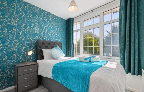 Wyken Apartment | Cozy 3 bedroom house with free parking and near hospital