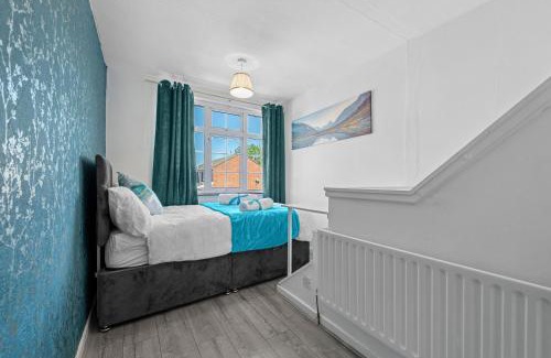 Wyken Apartment | Cozy 3 bedroom house with free parking and near hospital