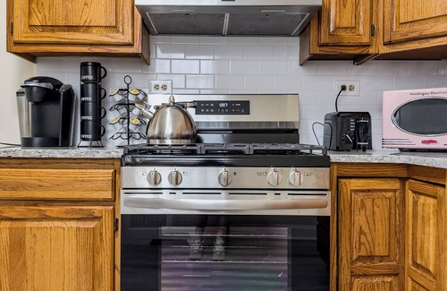Pennsport Apartment | Cozy 3-Bedroom House in South Philly
