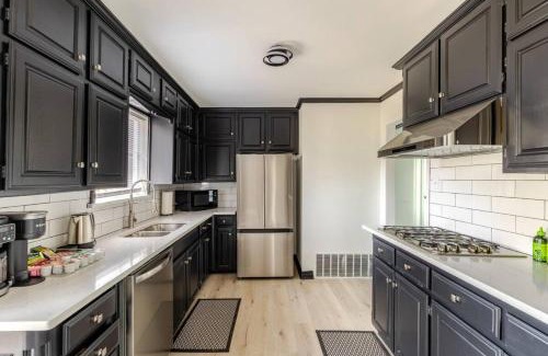 Bedford Apartment | Cozy 3 Bedroom House Near DFW