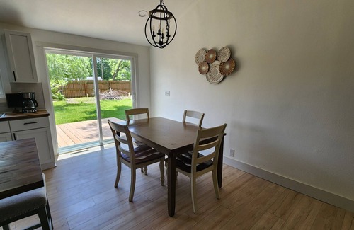Shoal Creek Drive House | Cozy 3-bedroom house with WiFi, AC in enjoyable Joplin