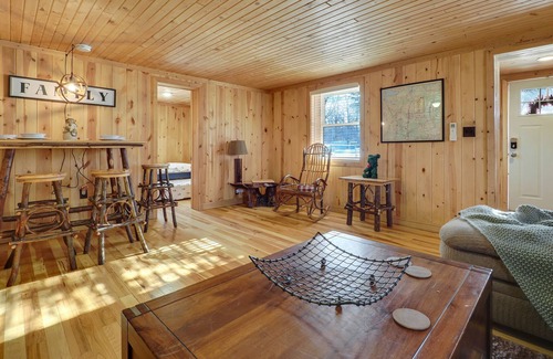Kalkaska Cottage | Cozy 3-Bedroom Manistee Lakefront Cottage