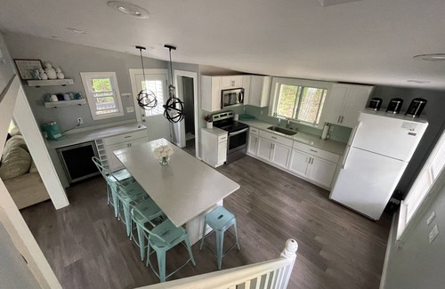Windham Cottage | Cozy 3 bedroom seasonal cottage with very short walk to private community beach