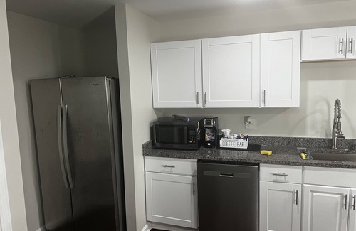 Ellenwood House | Cozy 3-Bedroom Suite