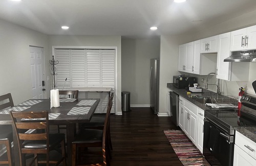 Ellenwood House | Cozy 3-Bedroom Suite