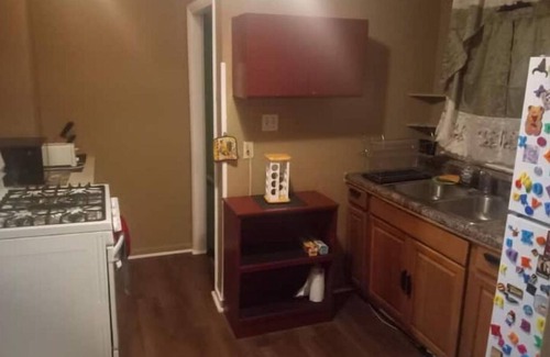 Downtown Toledo House | COZY 3 BEDROOMS ABAKREM HOUSE