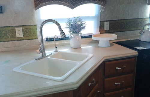 Dickinson House | Cozy 34 Foot RV In San Leon, TX, Near Galveston Bay, With Washer And Dryer
