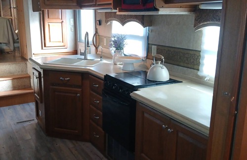 Dickinson House | Cozy 34 Foot RV In San Leon, TX, Near Galveston Bay, With Washer And Dryer