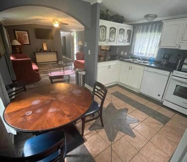 Raleigh Apartment | Cozy 3BR cabin with AC and Wi-Fi Fully Fenced