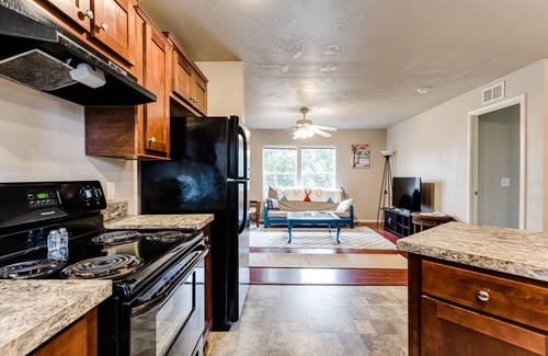 Saginaw Cottage | Cozy 3BR Farmhouse Near Wineries, Eugene & TrackTown USA