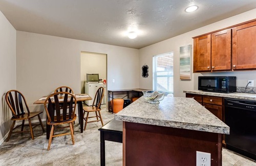 Saginaw Cottage | Cozy 3BR Farmhouse Near Wineries, Eugene & TrackTown USA