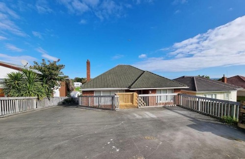 Mount Roskill House | Cozy 3BR Mt Roskill - Heat Pump & Wifi & Netflix