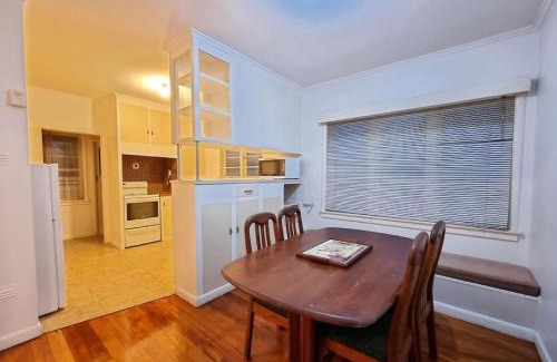 Mount Roskill House | Cozy 3BR Mt Roskill - Heat Pump & Wifi & Netflix
