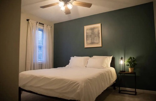Tupelo House | Cozy 3BR near everything in Tupelo! King bed!