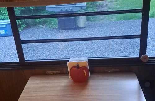 Cloquet RV Rental | Cozy 4-bed camper with AC and WiFi in fabulous Cloquet Lake access near⛳️