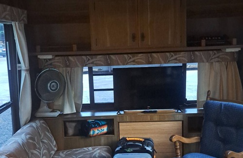 Cloquet RV Rental | Cozy 4-bed camper with AC and WiFi in fabulous Cloquet Lake access near⛳️