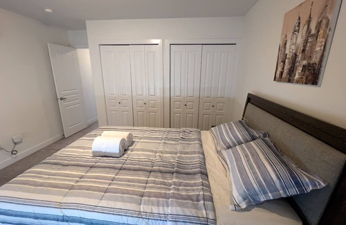 Saskatoon House | Cozy 4-bedroom, 3.5-bath semi-detached house just 7 minutes from the airport