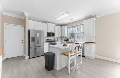 Alpharetta House | Cozy 4B2.5B|Fenced Backyard for Pets|Perfect for Family|Month2Month #41889