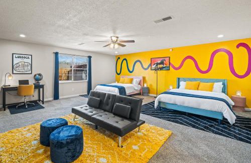 North by Northwest House | Cozy 4BD - Fire Pit & BBQ - 10 Min from Downtown