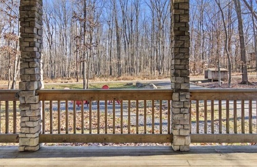White Haven Ski Chalet | Cozy 5 bedroom, 3 Bath Chalet w/ Hot Tub & Pool Table - Sleeps 14!