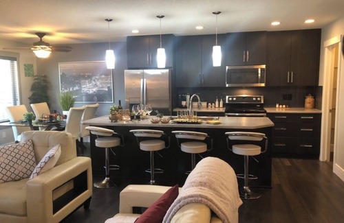Southwest Edmonton House | Cozy and beautiful three bedroom house close to lake