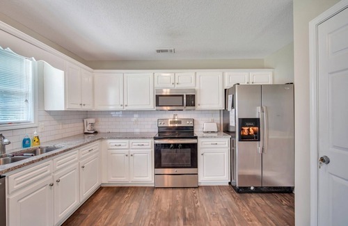 Statesboro House | Cozy and Contemporary Villa 1 Mile From GSU