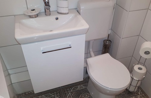 Russee - Hammer Apartment | Cozy and modern 3-room apartment with parking & balcony close to the city.